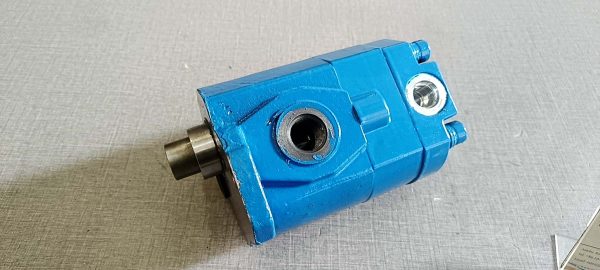hyundai xkah 00855 gear pump assembly for r55 7 and compatible excavators