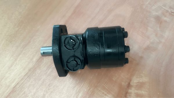 komatsu 23b 62 11100 hydraulic motor assembly