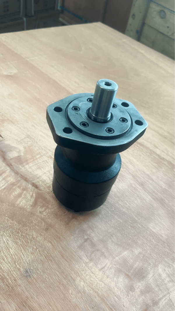 komatsu 23b 62 11100 hydraulic motor assembly