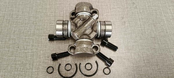 komatsu cross pin assembly genuine part 103 12 24100 for d20/d21 bulldozers