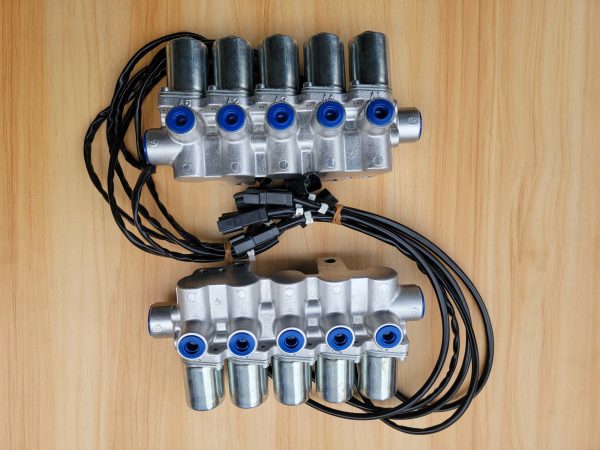 komatsu excavator solenoid valve assembly 209 60 77240