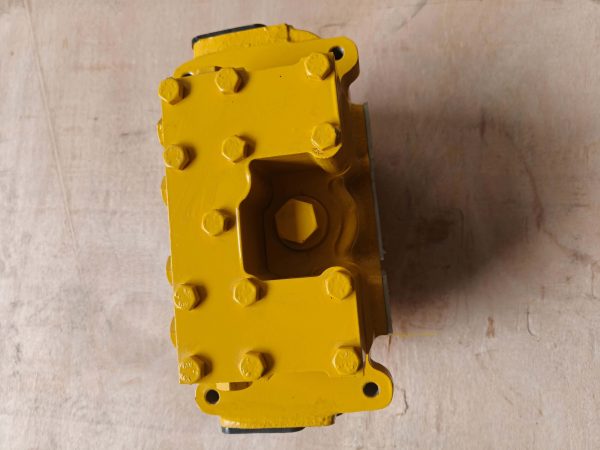 komatsu genuine valve assembly 709 62 12101 (ripper control valve)