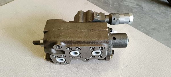 komatsu hydraulic control valve assembly 701 22 29000