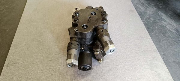 komatsu hydraulic control valve assembly 701 22 29000
